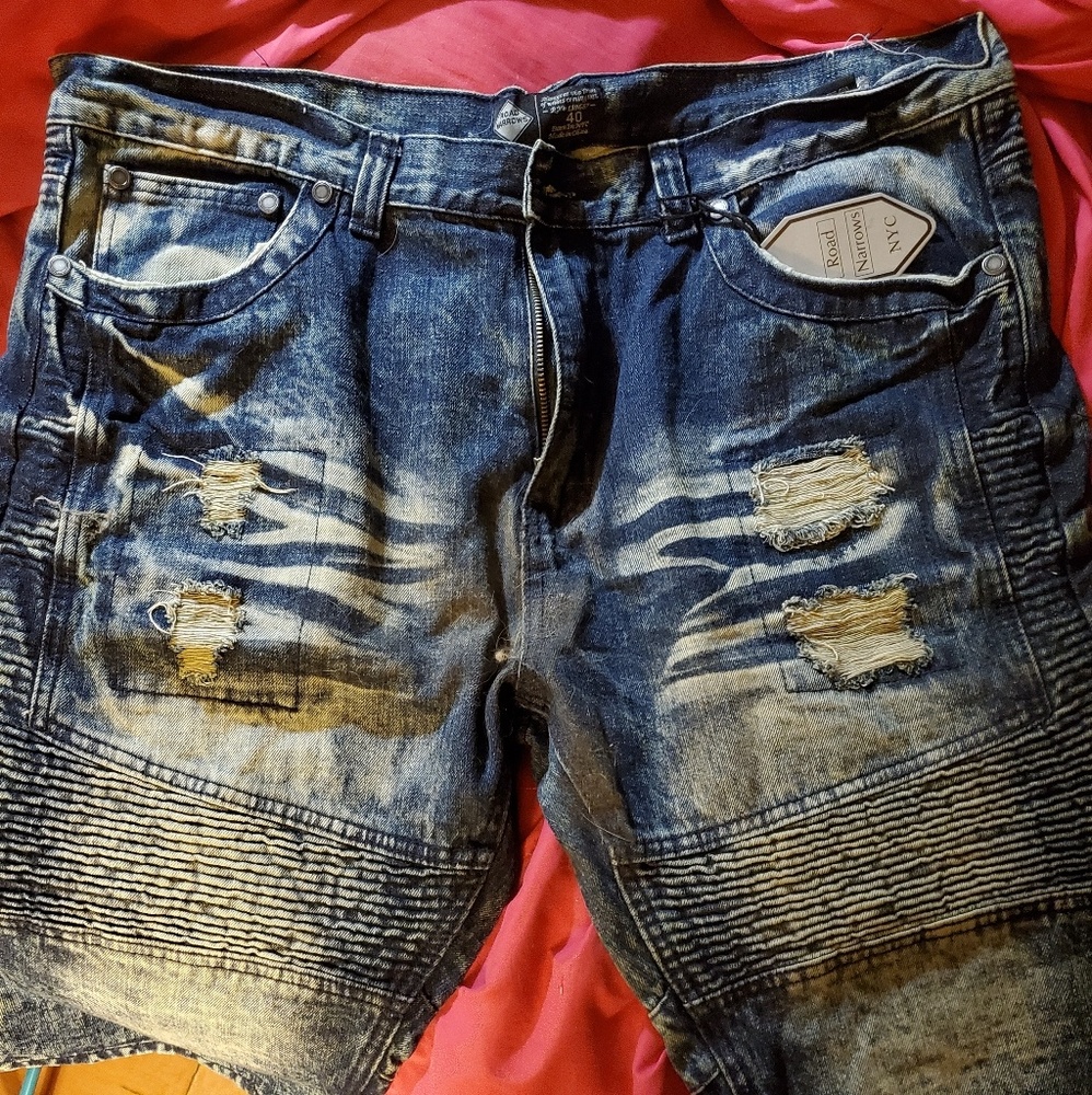Road narrows shorts size 40